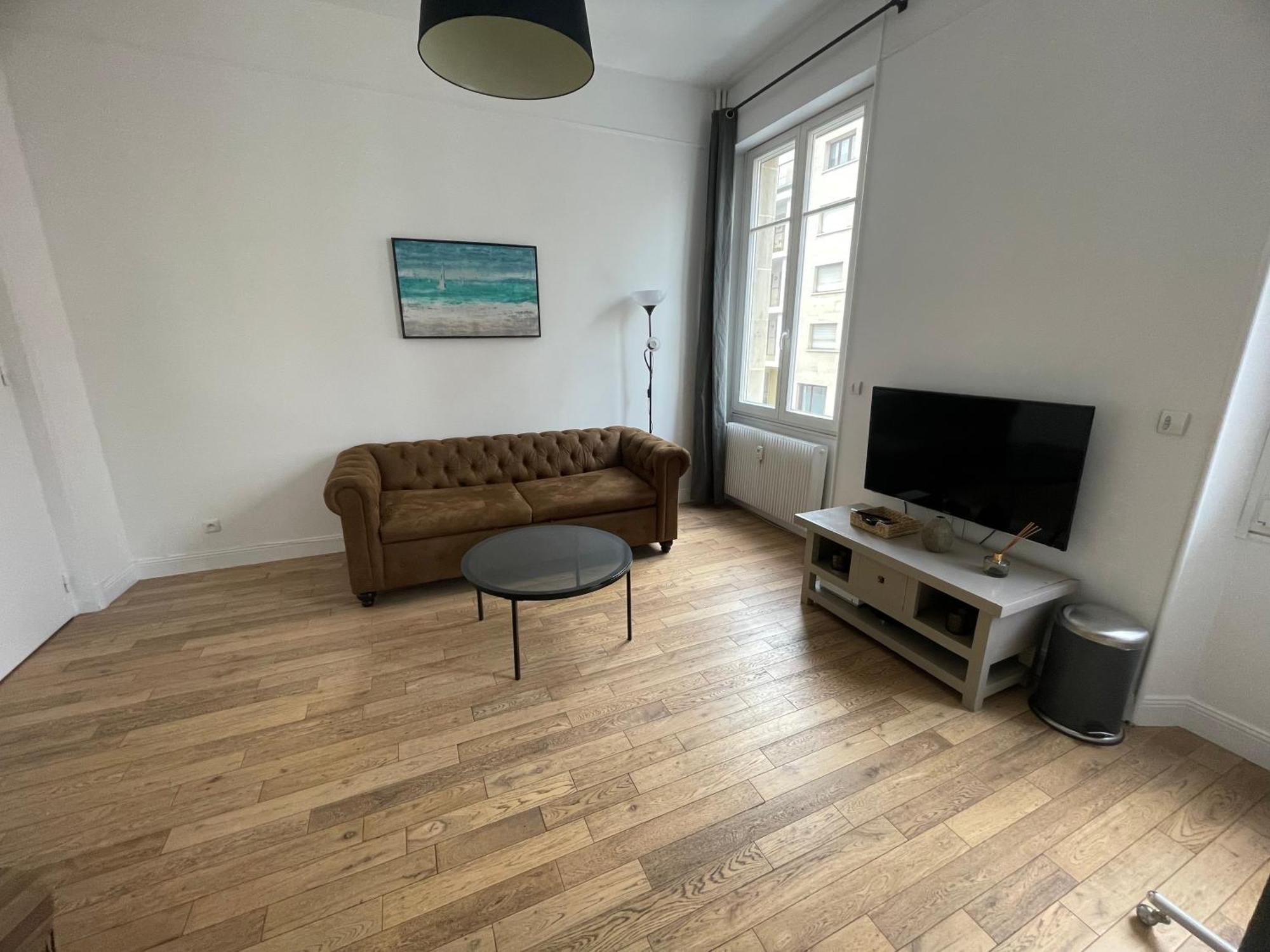 Charming Apartment *
